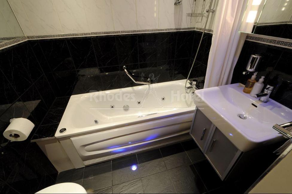 Rhodes Hotel London