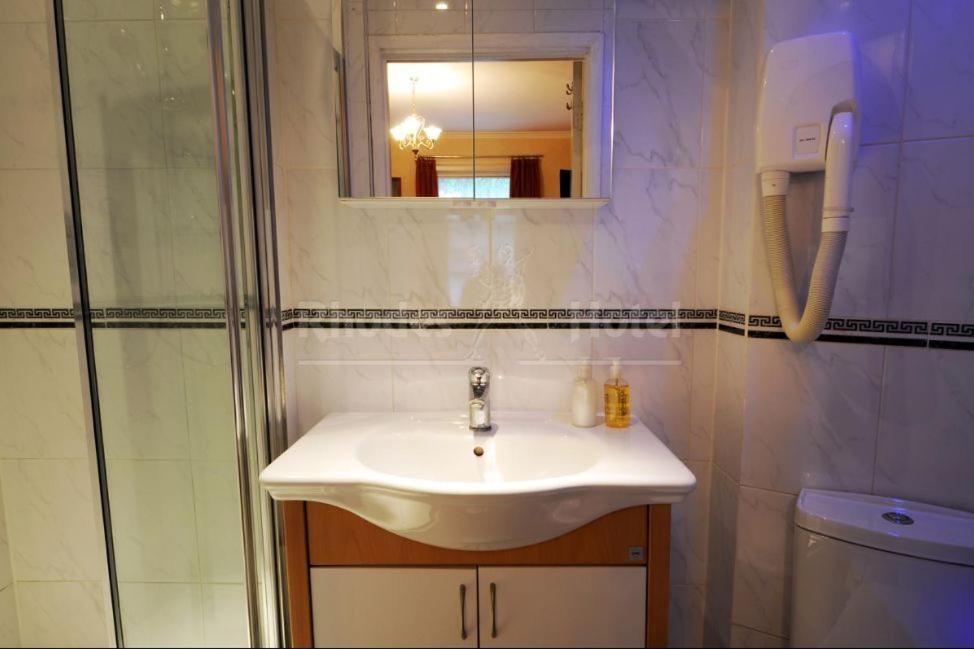 Hotel Rhodes London