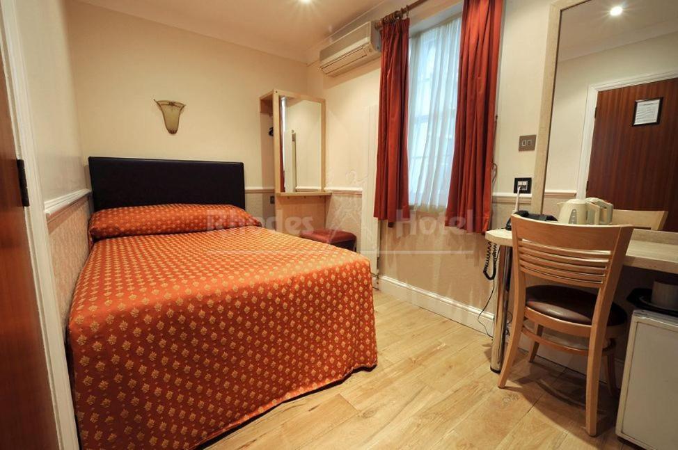 Hotel Rhodes London