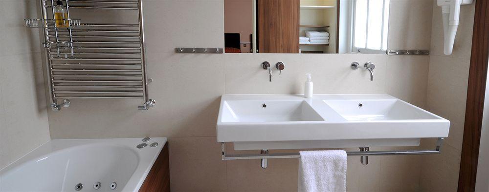 Rhodes 3* London