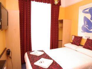 Tudor Court Hotel 3*