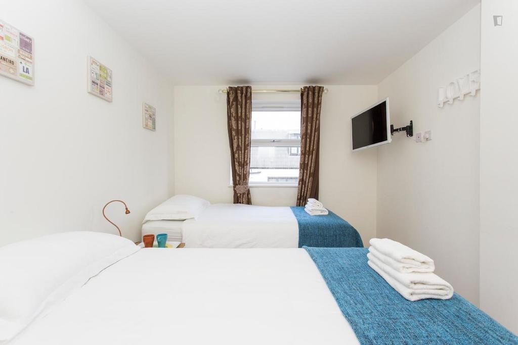 406 Harrow Guest house 2*