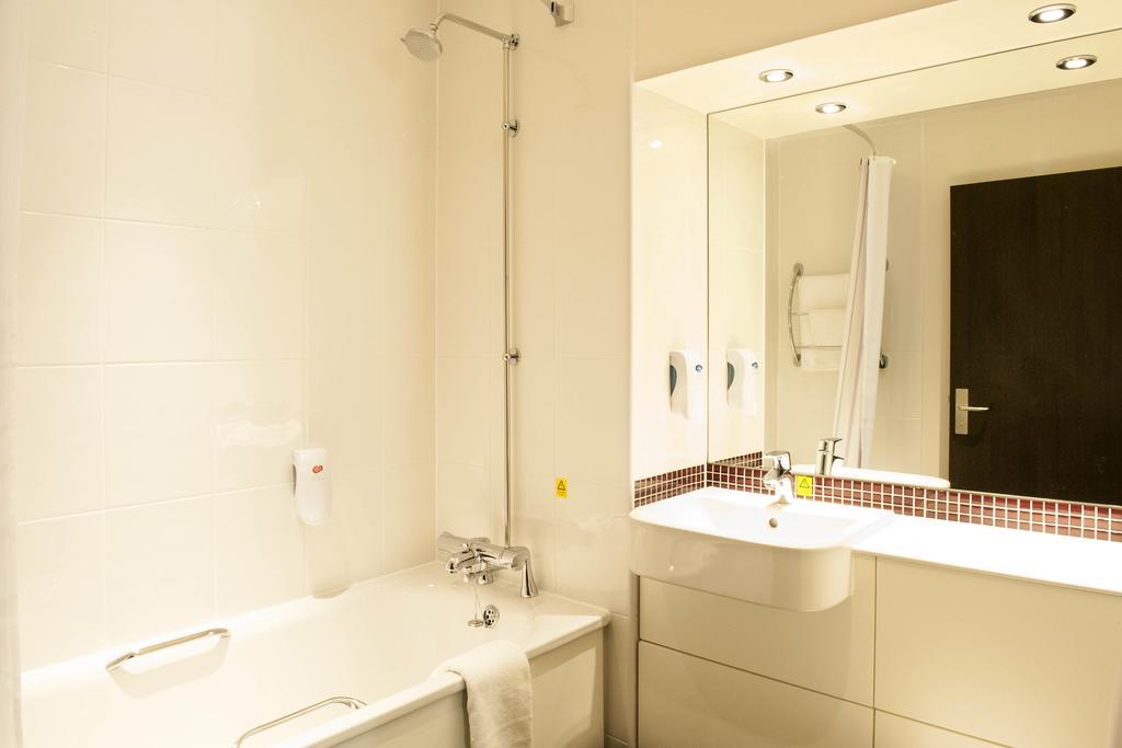 Premier Hendon - The Hyde 3*
