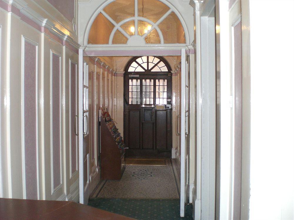 Aparthotel Kensingtoncourt 3*