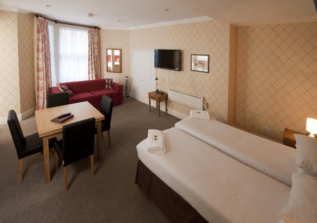 Hotel Astons