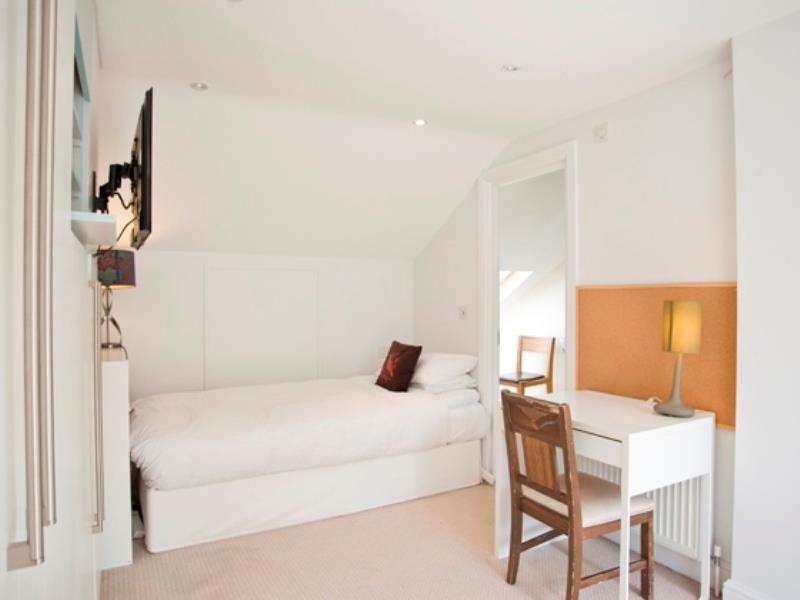 Veeve House Tennyson Road Kilburn Londres