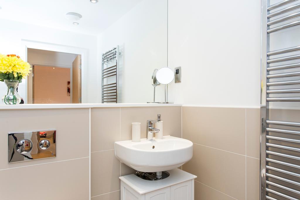 Joivy Lovely 1-bed Flat Near 02 Arena Londen