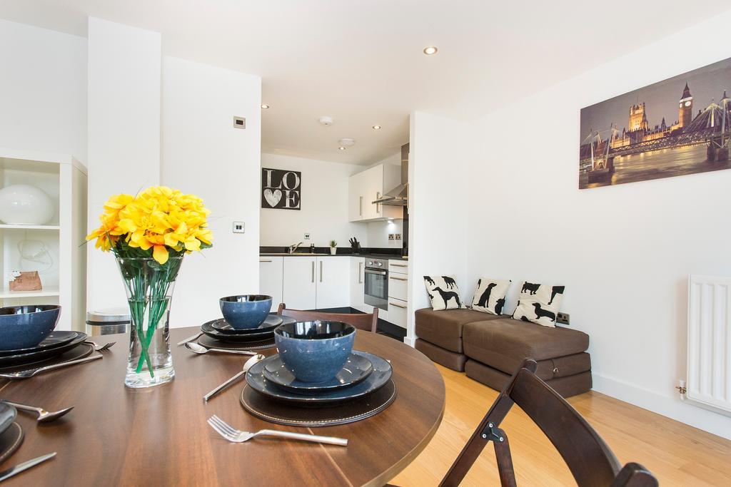 Joivy Lovely 1-bed Flat Near 02 Arena Londen