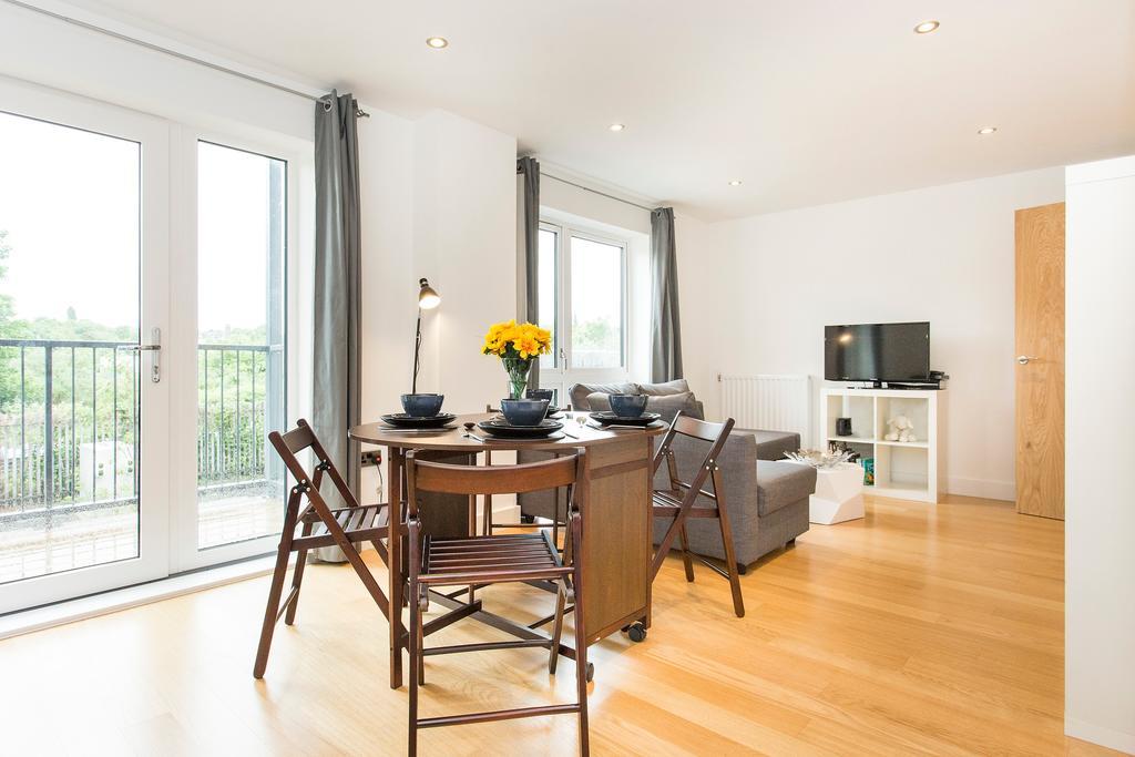 Joivy Lovely 1-bed Flat Near 02 Arena Londen