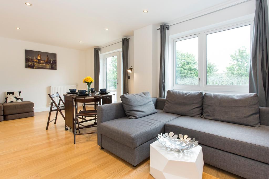 Joivy Lovely 1-bed Flat Near 02 Arena Londen