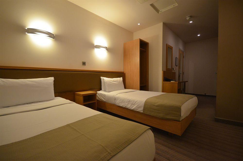Hotel Eden Plaza Kensington 2*