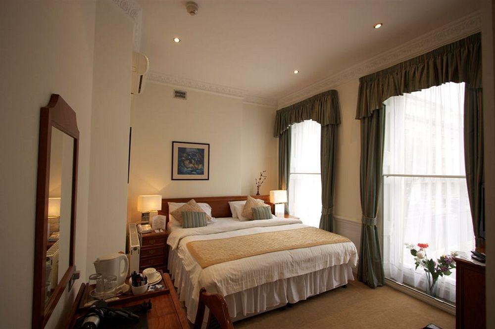 Staunton - 4* Londen