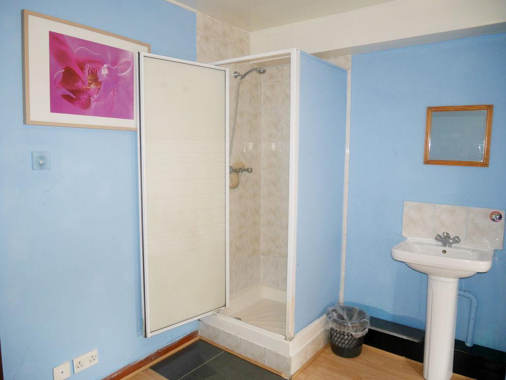 Kensal Backpackers Hostal *