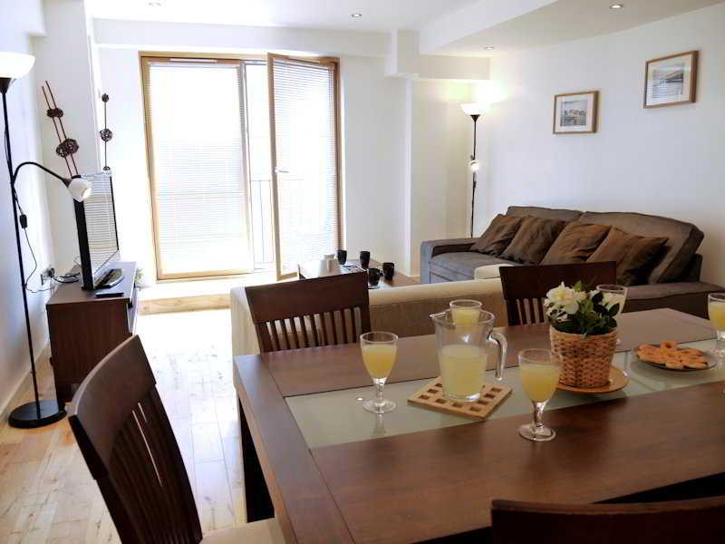 Beautiful 4-bedroom Flat In Bridge/borough! Apartment