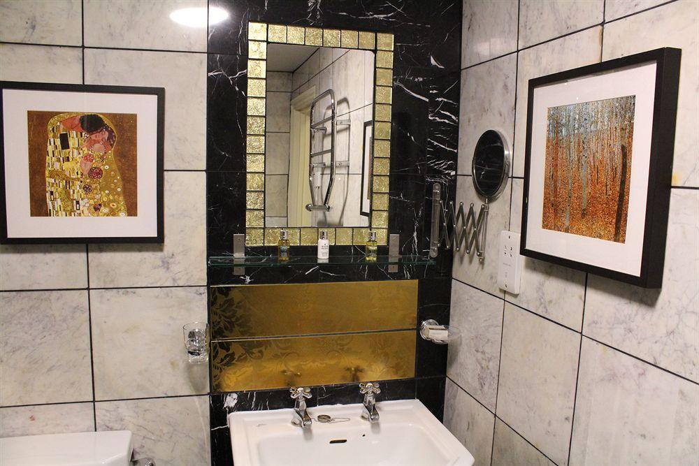 Opulence Hotel