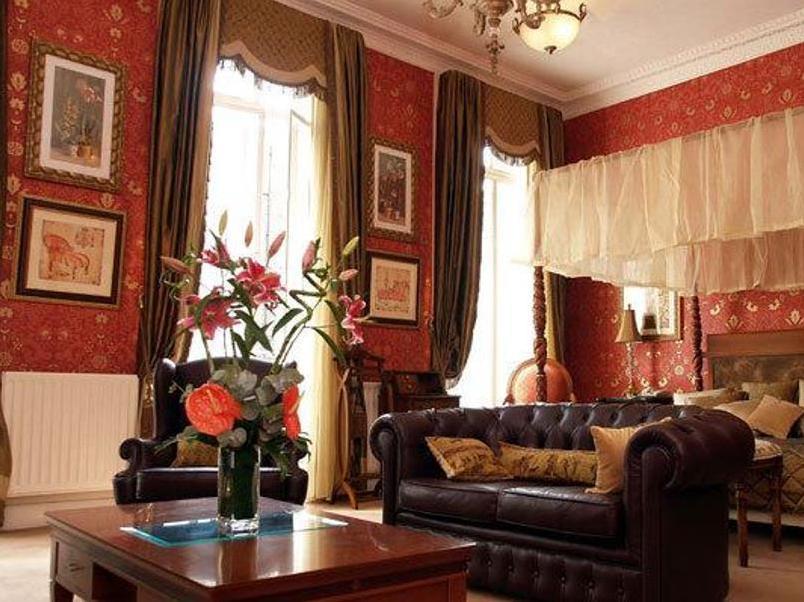 Opulence Hotel