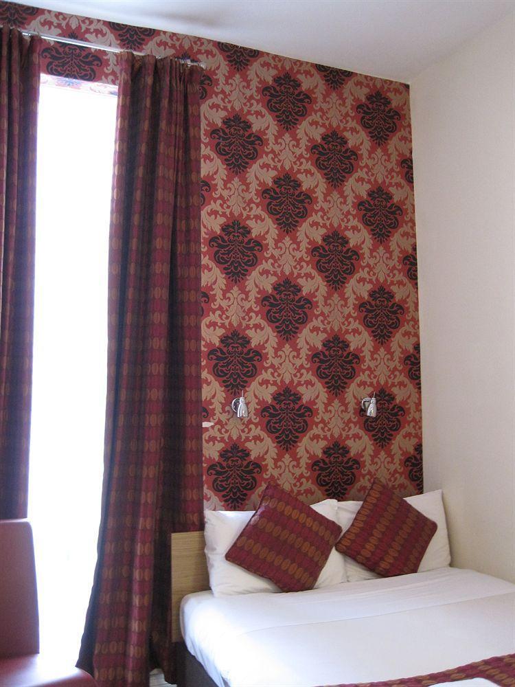Leigh House Hotel 3*