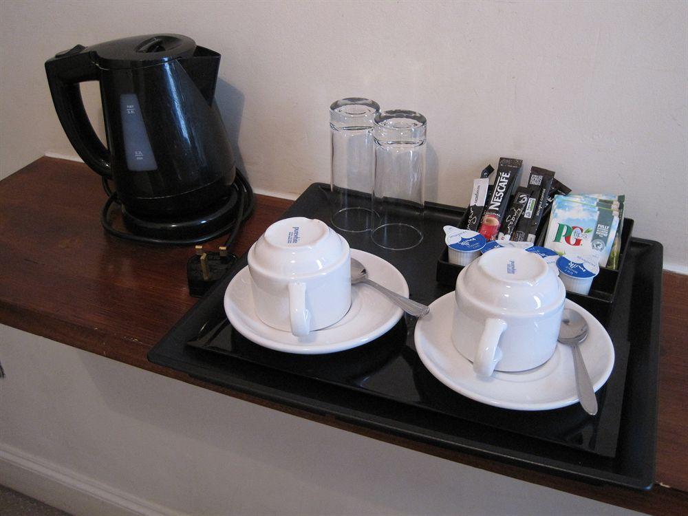 Leigh House Hotel 3*