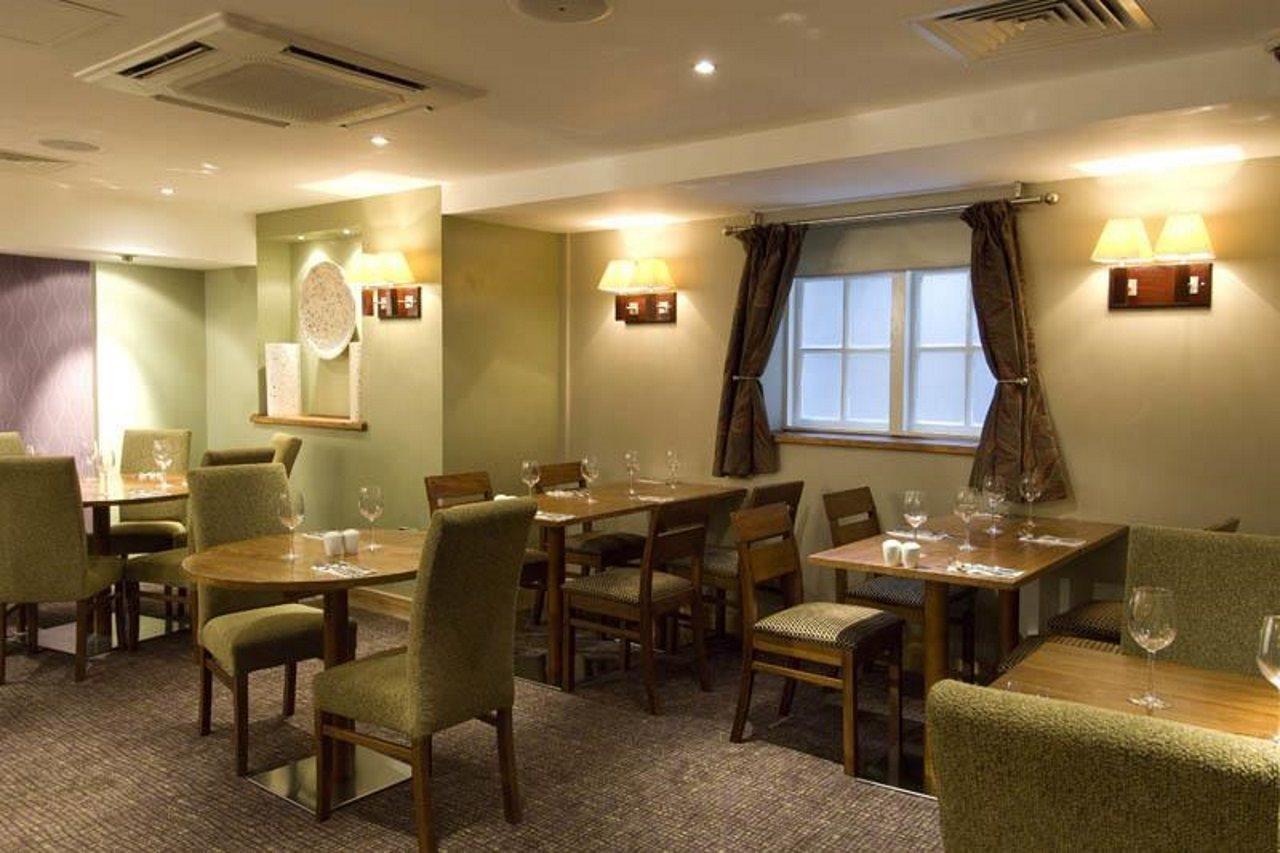 Hotel Premier Victoria London