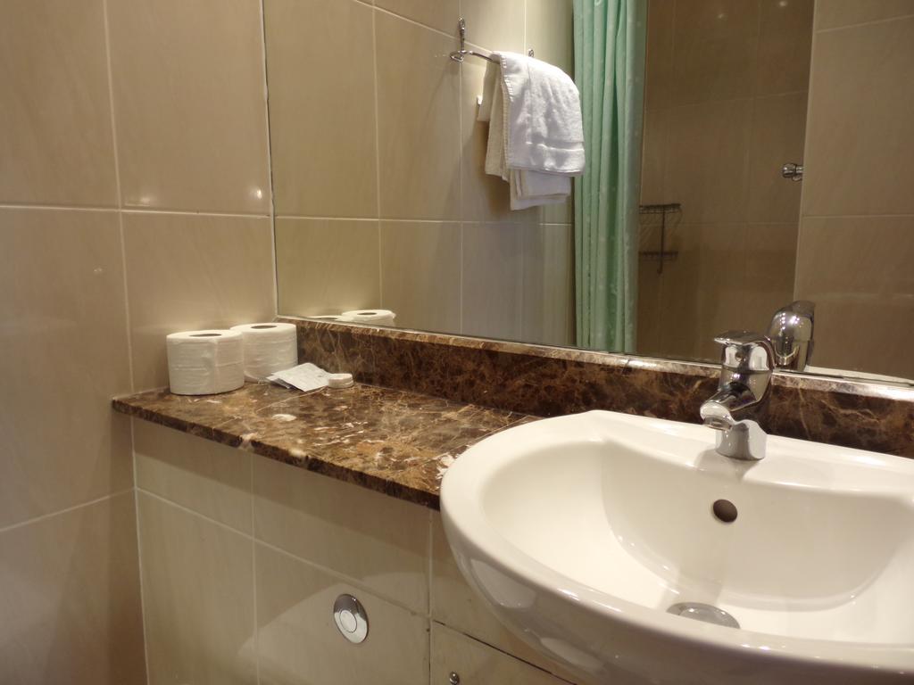 Wedgewood Hotel 2*