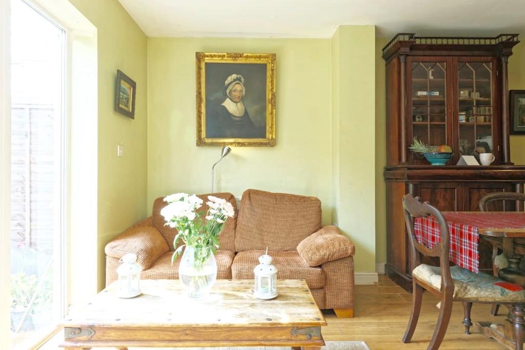 Guest house Lynbrook Grove
