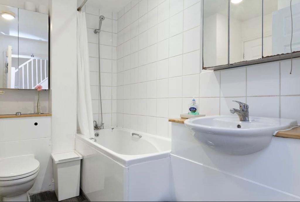 Lynbrook Grove Guest house
