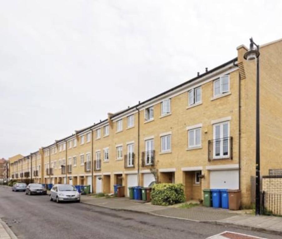 Lynbrook Grove 5* London