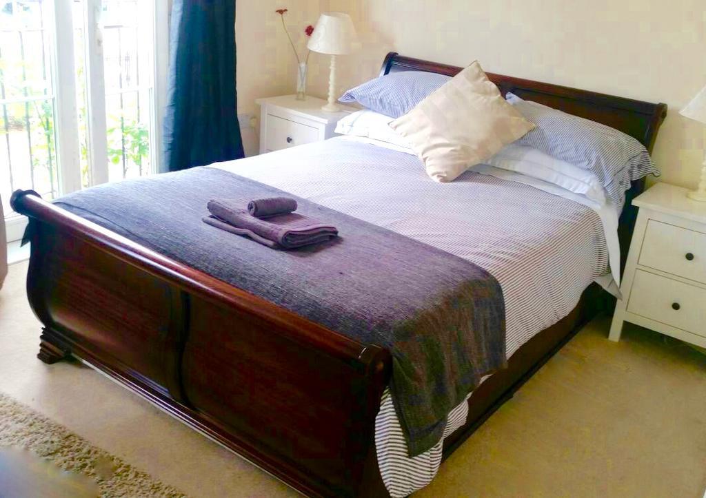 Lynbrook Grove Guest house