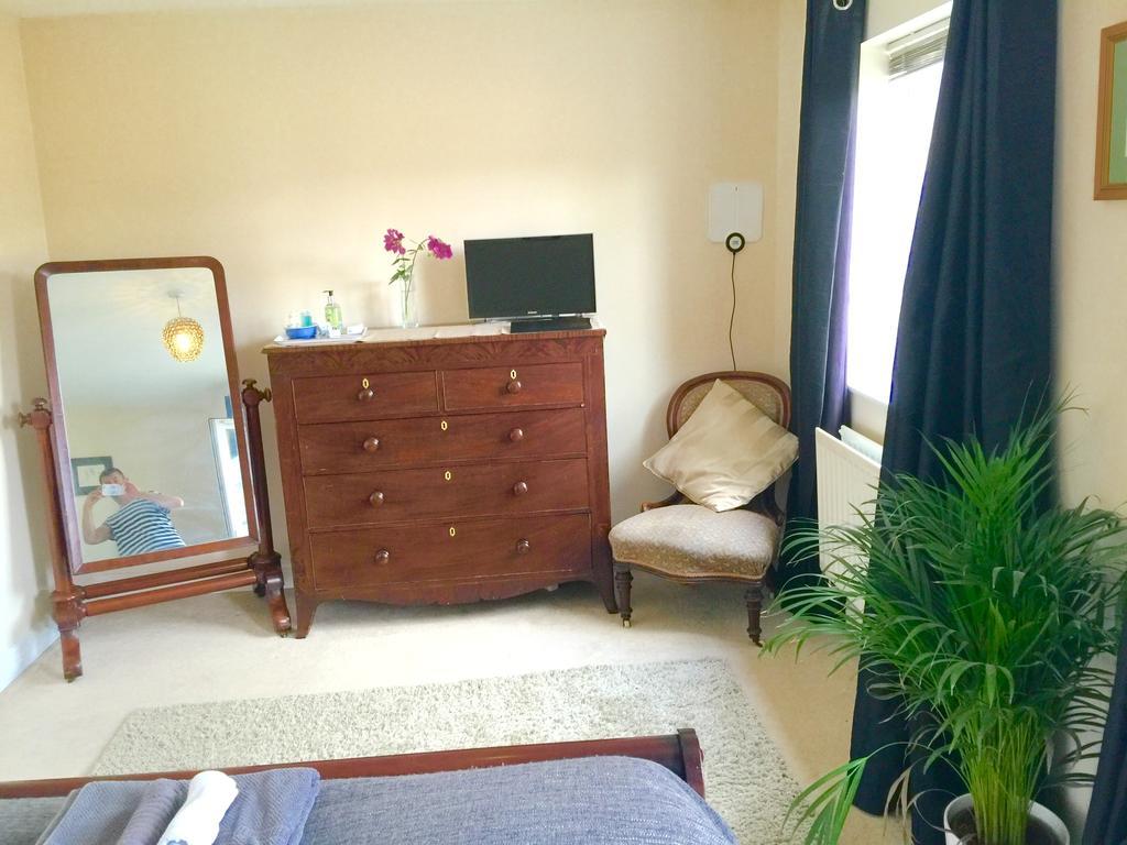 Guest house Lynbrook Grove London