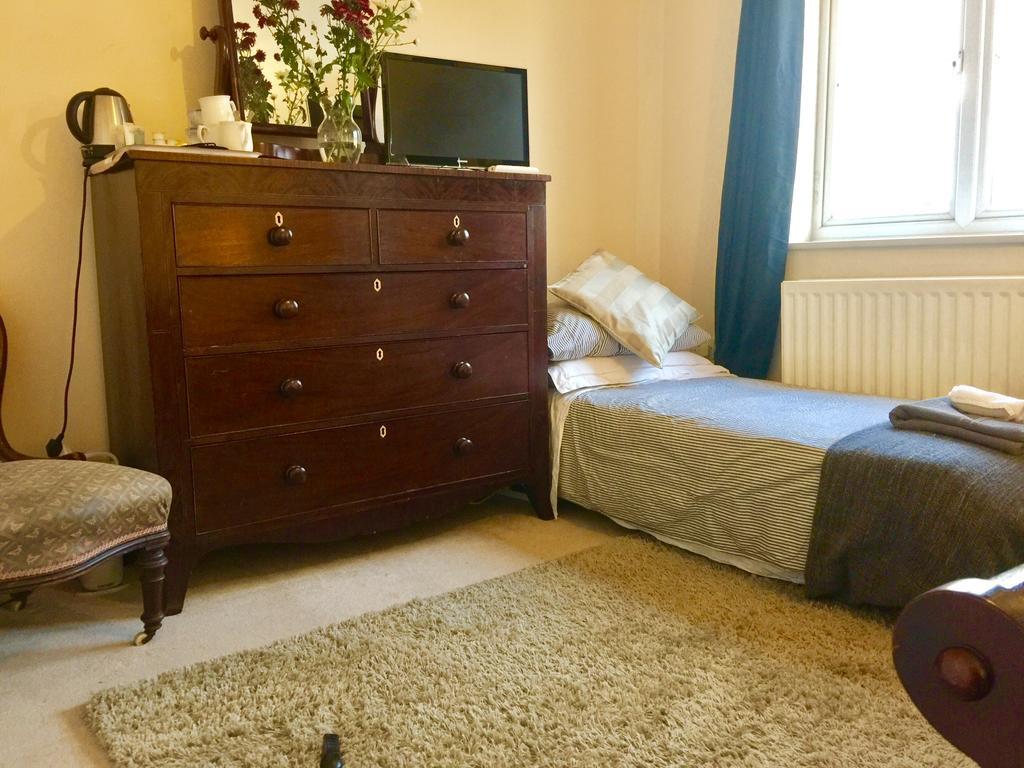 Guest house Lynbrook Grove London