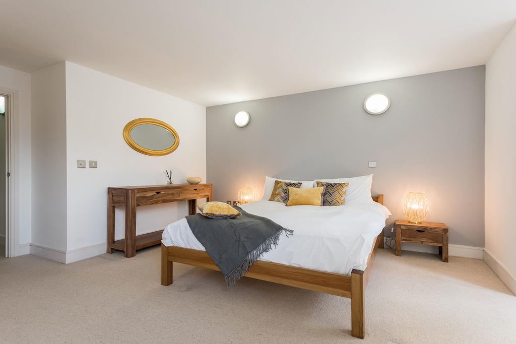 Vakantiehuis Creed 3 Bed Bridge House Londen
