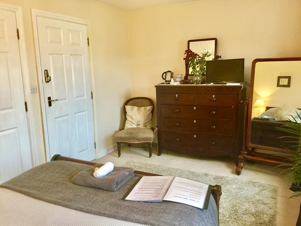 Guest house Lynbrook Grove London