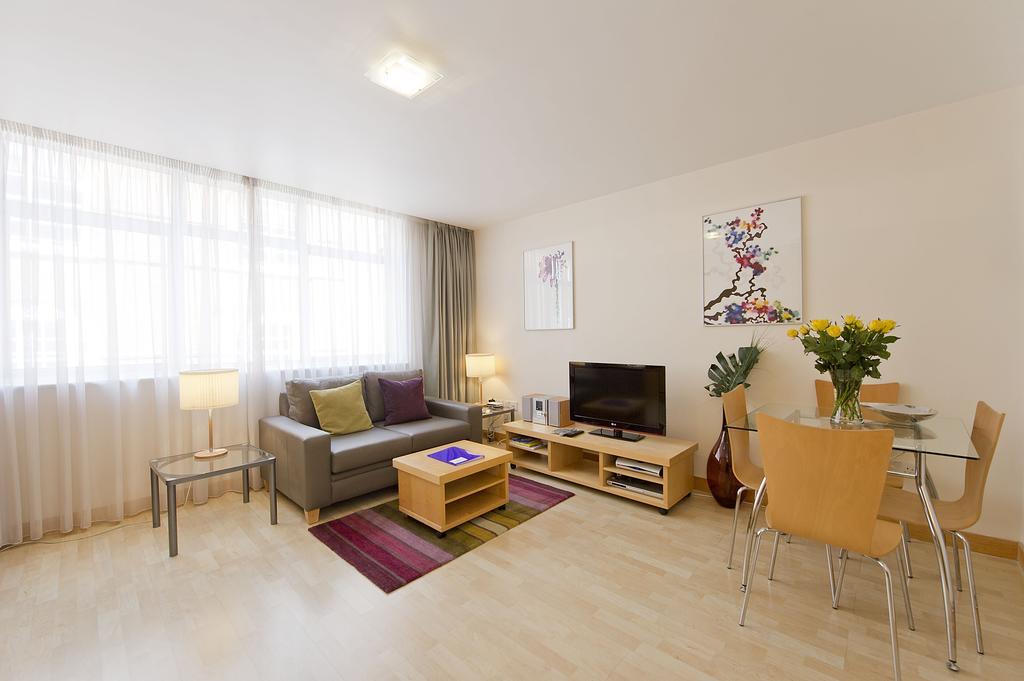 St Christopher's Place Serviced By Globe Apartment *