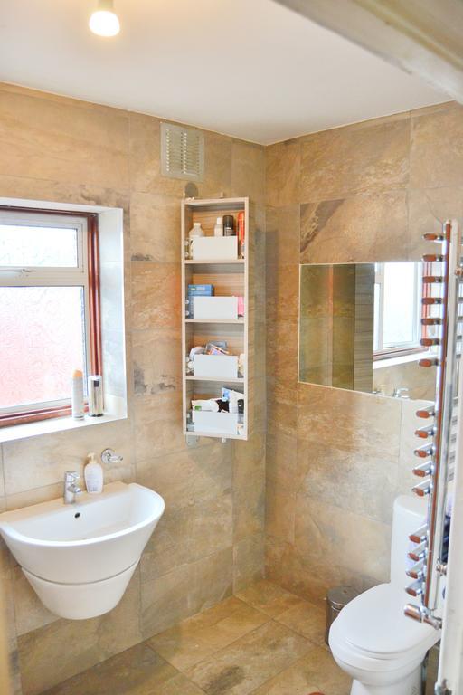 Superb Double Bedroom Privatunterkunft London