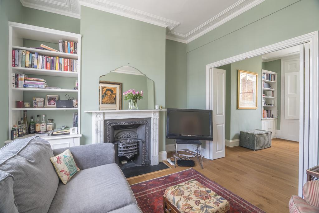 Bright Family In Angel With Patio Holiday home *