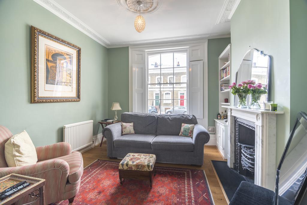 Bright Family In Angel With Patio Holiday home London