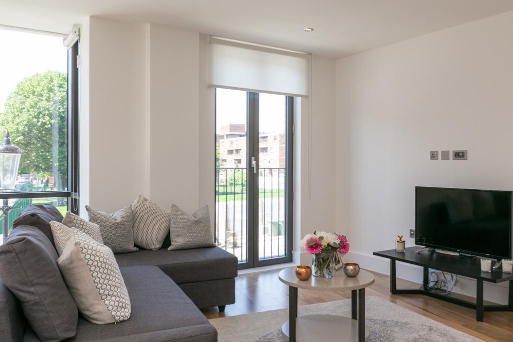Portobello With Floor-to-ceiling Views Apartment London