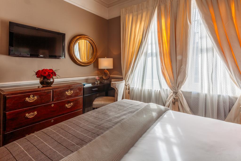 11 Cadogan Gardens And The By Iconic Luxury Hotel London