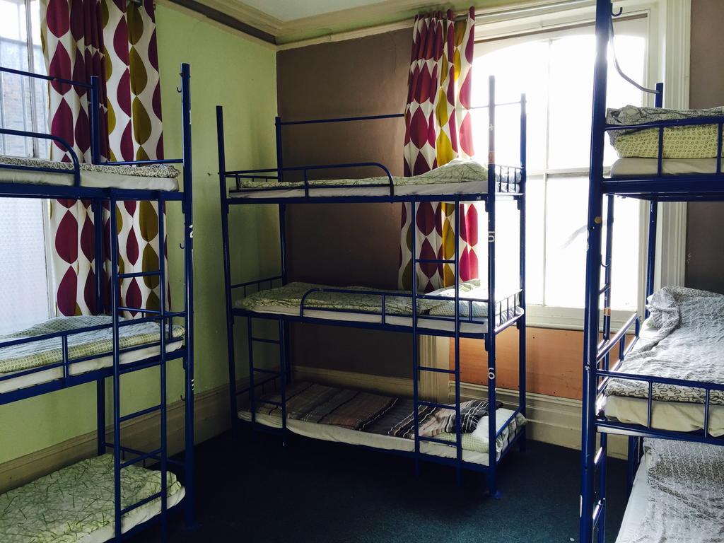 Arsenal Tavern Hostel *