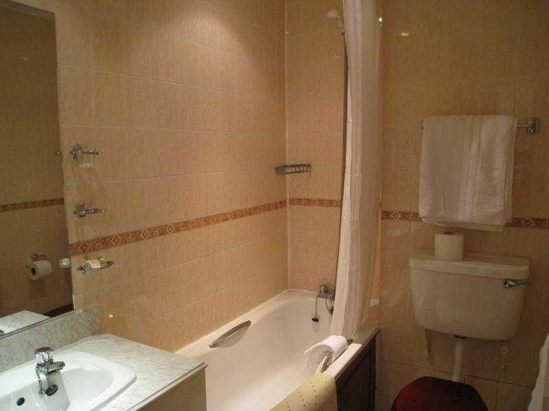 Kensington Gardens Hotel 2*