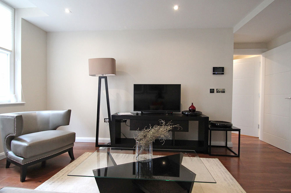 Chancery Lane Apartment *