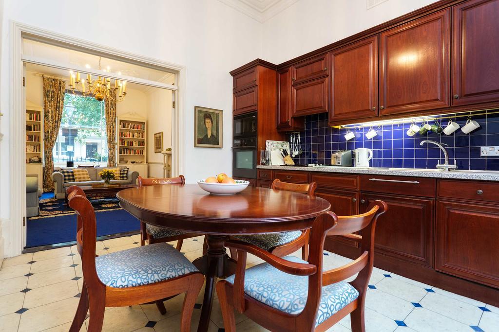Veeve - Queen's Gardens Flat * Londen