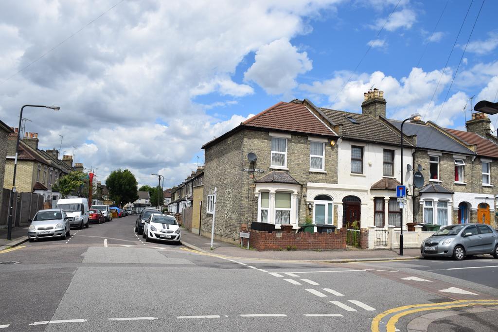 Four Bedroom House Chandos Road *
