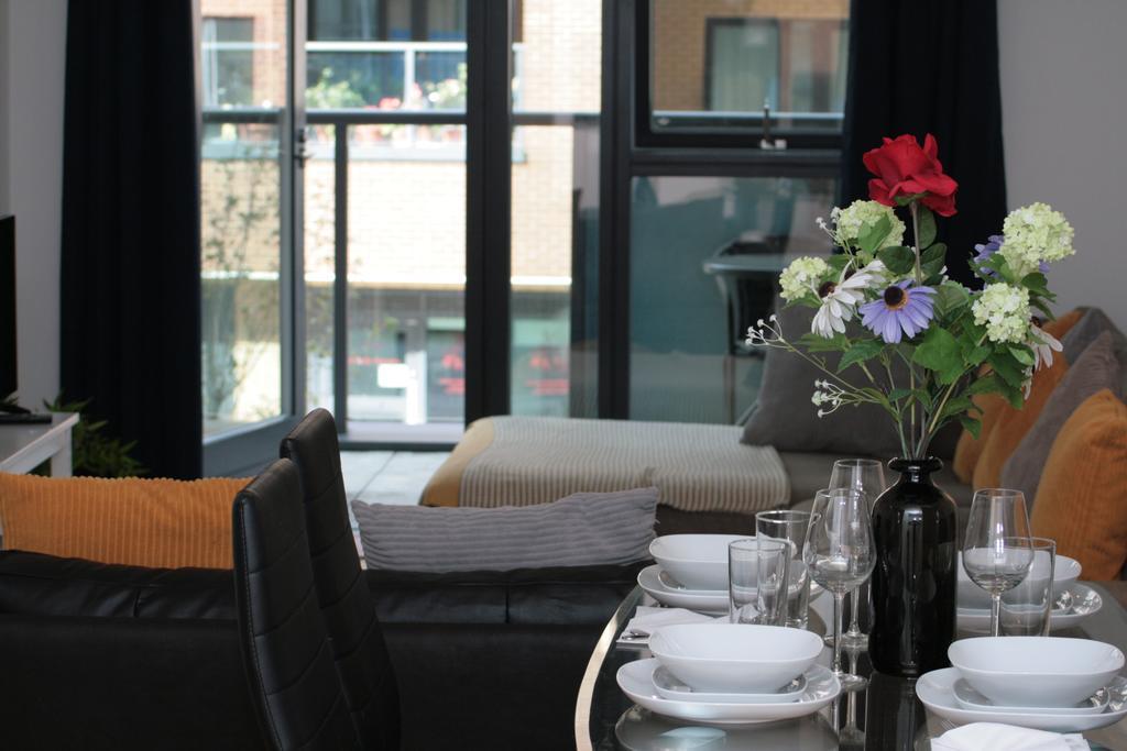 Greenwich Two Bedroom Apartment *