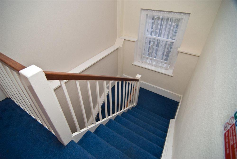 Boston Court Hotel 3*