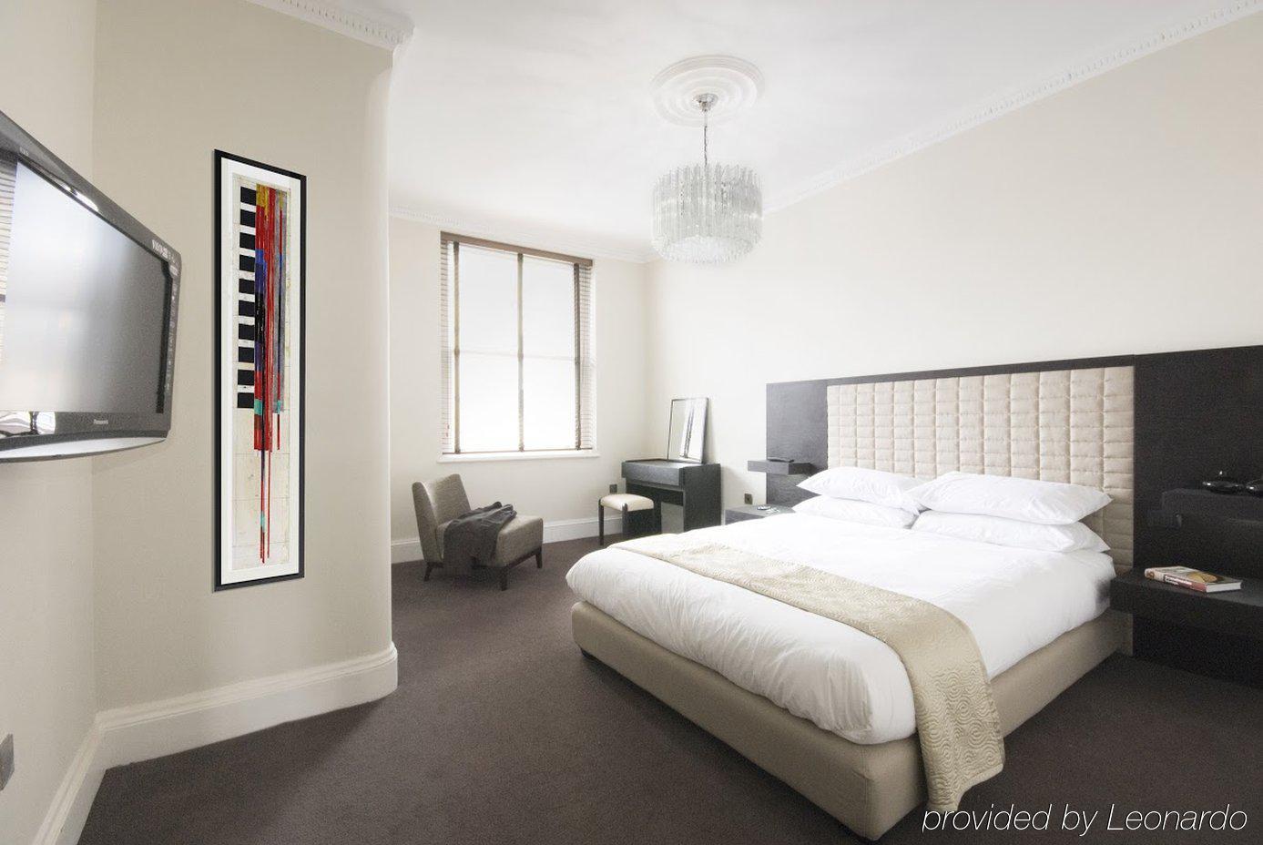 17 Hertford Street 3*