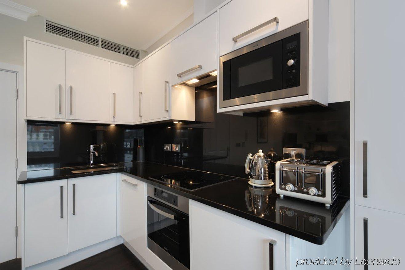 17 Hertford Street Apartahotel