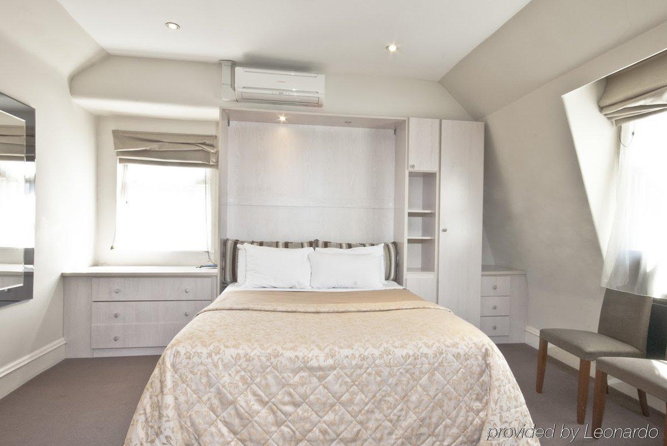 Aparthotel 17 Hertford Street London