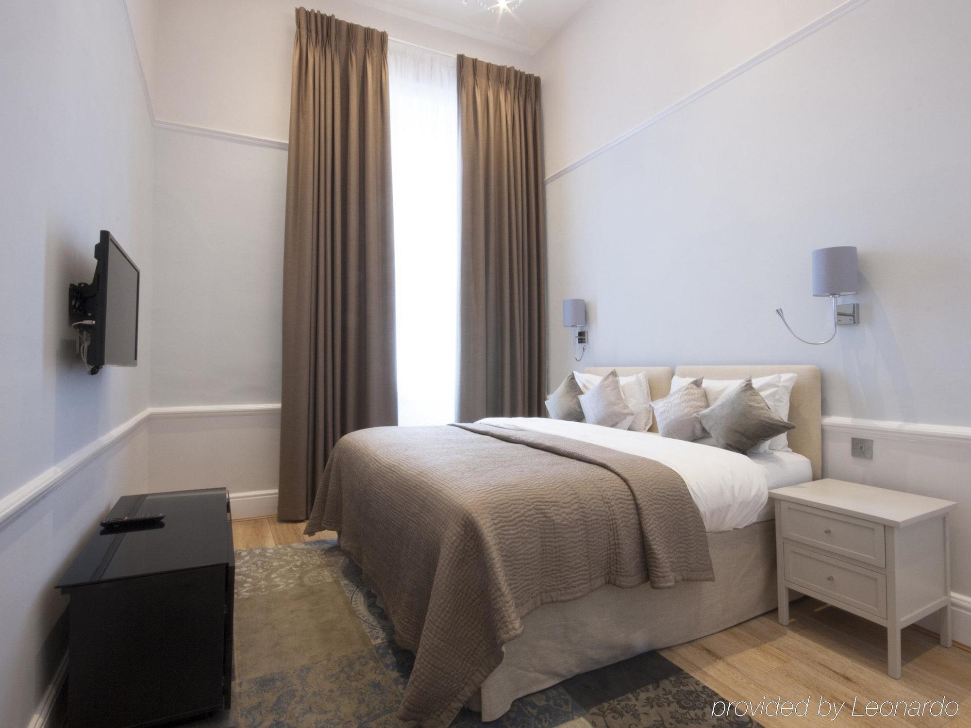 17 Hertford Street Aparthotel 3*
