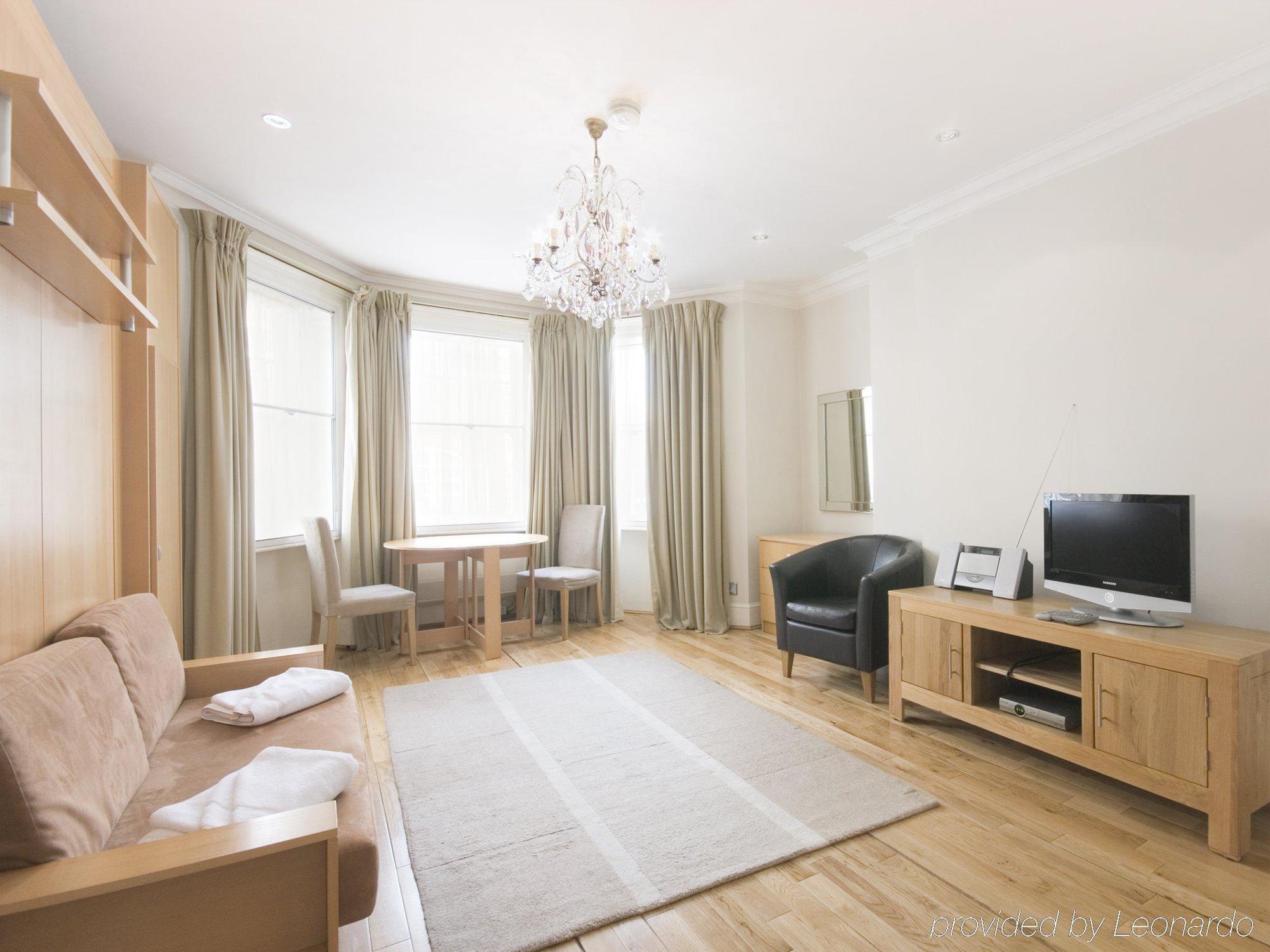 Aparthotel 17 Hertford Street London